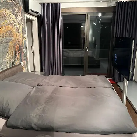 Luxus 4 3 Schlafzimmer Und Grosser Wohnbereich Mit Balkon Apartment *
