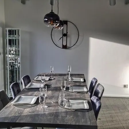 Apartment Luxus 4 3 Schlafzimmer Und Grosser Wohnbereich Mit Balkon Wuppertal