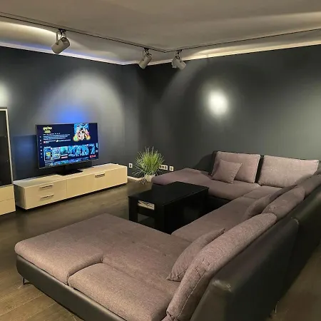 Apartment Luxus 4 3 Schlafzimmer Und Grosser Wohnbereich Mit Balkon